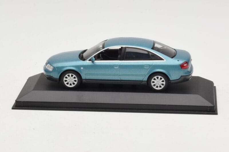 Audi A6 C5 Bleu Clair Minichamps 1:43 AUDI004 Métal Moulé