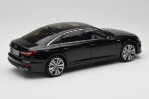 Audi A6L C8 Noir Paudi Model 1:18 42499 Métal Moulé — image 3 sur 8