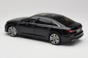Audi A6L C8 Noir Paudi Model 1:18 42499 Métal Moulé — image 7 sur 8