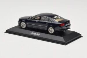 Audi A8 D3 Blue Metallic Light Interior Minichamps 1:43 20000001386003 Métal Moulé — image 3 sur 4