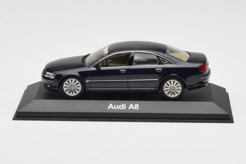 Audi A8 D3 Blue Metallic Light Interior Minichamps 1:43 20000001386003 Métal Moulé