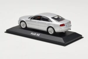 Audi A8 D3 Argent Clair Minichamps 1:43 5010508113 Métal Moulé — image 3 sur 4