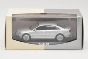 Audi A8 D3 Argent Clair Minichamps 1:43 5010508113 Métal Moulé — image 4 sur 4