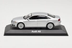 Audi A8 D3 Argent Clair Minichamps 1:43 5010508113 Métal Moulé