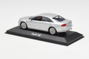 Audi A8 D3 Argent Minichamps 1:43 20000001386001 Métal Moulé — image 3 sur 4