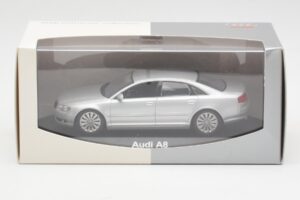 Audi A8 D3 Argent Minichamps 1:43 20000001386001 Métal Moulé — image 4 sur 4