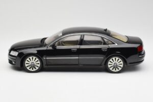 Audi A8 D3 W12 Noir Kyosho 1:18 09212BK Métal Moulé — image 4 sur 8
