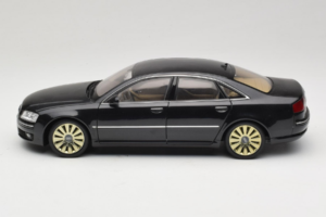 Audi A8 D3 W12 Noir Kyosho 1:18 5010508135 Métal Moulé — image 4 sur 8