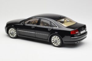 Audi A8 D3 W12 Noir Kyosho 1:18 09212BK Métal Moulé — image 7 sur 8