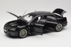 Audi A8L D3 W12 Phantom Black Kyosho 1:18 5011008125 Métal Moulé — image 2 sur 8