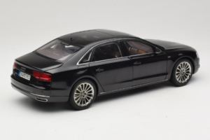 Audi A8L D3 W12 Phantom Black Kyosho 1:18 5011008125 Métal Moulé — image 3 sur 8