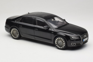 Audi A8L D3 W12 Phantom Black Kyosho 1:18 5011008125 Métal Moulé — image 6 sur 8