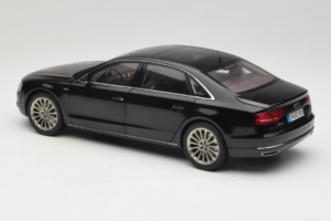 Audi A8L D3 W12 Phantom Black Kyosho 1:18 5011008125 Métal Moulé — image 7 sur 8