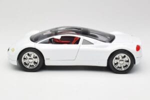Audi Avus Quattro Alpine White Revell 1:18 08913 Métal Moulé — image 4 sur 8