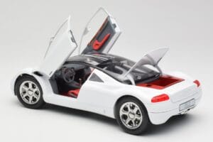 Audi Avus Quattro Alpine White Revell 1:18 08913 Métal Moulé — image 5 sur 8