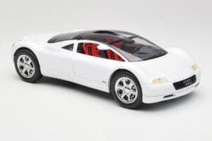 Audi Avus Quattro Alpine White Revell 1:18 08913 Métal Moulé — image 6 sur 8
