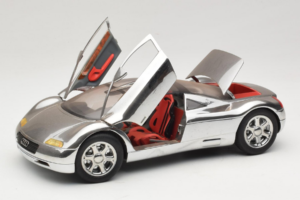 Audi Avus Quattro Chrome Silver Revell 1:18 08913-C1 Métal Moulé — image 2 sur 8