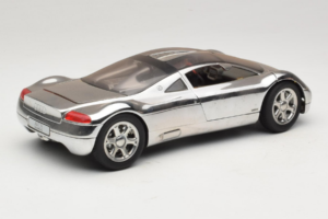 Audi Avus Quattro Chrome Silver Revell 1:18 08913-C1 Métal Moulé — image 3 sur 8