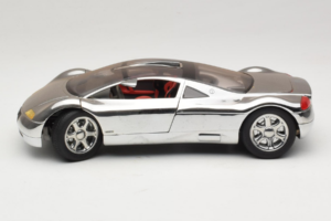 Audi Avus Quattro Chrome Silver Revell 1:18 08913-C1 Métal Moulé — image 4 sur 8