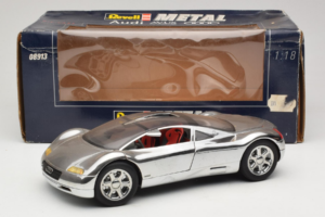 Audi Avus Quattro Chrome Silver Revell 1:18 08913-C1 Métal Moulé — image 8 sur 8