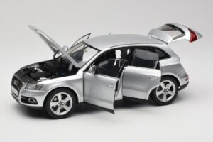 Audi Q5 8R Ice Silver Kyosho 1:18 09242IS Métal Moulé — image 2 sur 8
