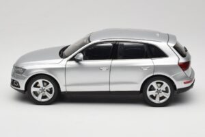 Audi Q5 8R Ice Silver Kyosho 1:18 09242IS Métal Moulé — image 4 sur 8