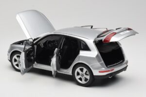 Audi Q5 8R Ice Silver Kyosho 1:18 09242IS Métal Moulé — image 5 sur 8