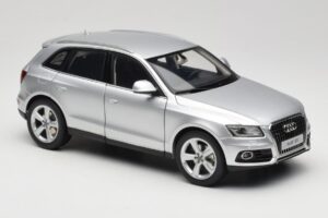 Audi Q5 8R Ice Silver Kyosho 1:18 09242IS Métal Moulé — image 6 sur 8