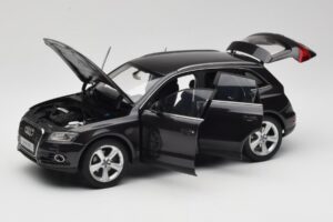 Audi Q5 8R Lava Grey Kyosho 1:18 09242LG Métal Moulé — image 2 sur 8