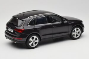 Audi Q5 8R Lava Grey Kyosho 1:18 09242LG Métal Moulé — image 3 sur 8