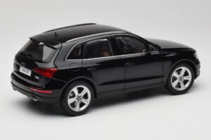 Audi Q5 8R Phantom Black Kyosho 1:18 09242BK Métal Moulé — image 3 sur 8