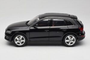 Audi Q5 8R Phantom Black Kyosho 1:18 09242BK Métal Moulé — image 4 sur 8