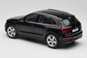 Audi Q5 8R Phantom Black Kyosho 1:18 09242BK Métal Moulé — image 7 sur 8