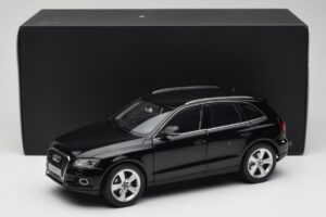 Audi Q5 8R Phantom Black Kyosho 1:18 09242BK Métal Moulé — image 8 sur 8