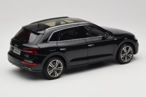 Audi Q5L FY Noir Paudi Model 1:18 26732 Métal Moulé — image 3 sur 8
