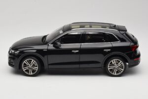 Audi Q5L FY Noir Paudi Model 1:18 26732 Métal Moulé — image 4 sur 8