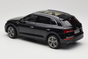Audi Q5L FY Noir Paudi Model 1:18 26732 Métal Moulé — image 7 sur 8