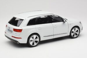 Audi Q7 4M Blanc Minichamps 1:18 110014000 Métal Moulé — image 3 sur 8