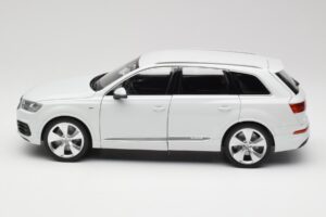 Audi Q7 4M Blanc Minichamps 1:18 110014000 Métal Moulé — image 4 sur 8