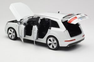 Audi Q7 4M Blanc Minichamps 1:18 110014000 Métal Moulé — image 5 sur 8