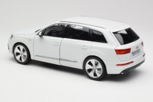 Audi Q7 4M Blanc Minichamps 1:18 110014000 Métal Moulé — image 7 sur 8
