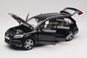 Audi Q7 Noir Kyosho 1:18 09221BK Métal Moulé — image 2 sur 8