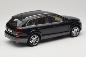 Audi Q7 Noir Kyosho 1:18 09221BK Métal Moulé — image 3 sur 8