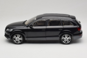 Audi Q7 Noir Kyosho 1:18 09221BK Métal Moulé — image 4 sur 8