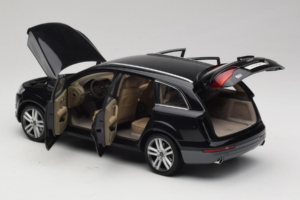 Audi Q7 Noir Kyosho 1:18 09221BK Métal Moulé — image 5 sur 8