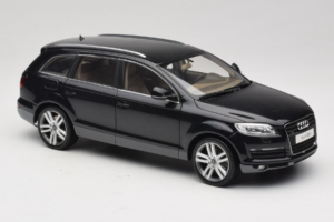 Audi Q7 Noir Kyosho 1:18 09221BK Métal Moulé — image 6 sur 8