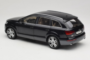 Audi Q7 Noir Kyosho 1:18 09221BK Métal Moulé — image 7 sur 8