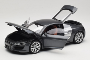 Audi R8 5.2 FSI Quattro Daytona Grey Kyosho 1:18 09216DG Métal Moulé — image 2 sur 7