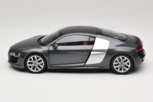 Audi R8 5.2 FSI Quattro Daytona Grey Kyosho 1:18 09216DG Métal Moulé — image 4 sur 7