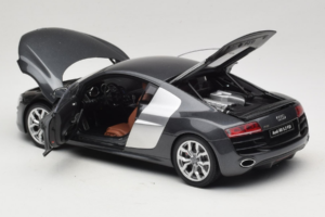 Audi R8 5.2 FSI Quattro Daytona Grey Kyosho 1:18 09216DG Métal Moulé — image 5 sur 7